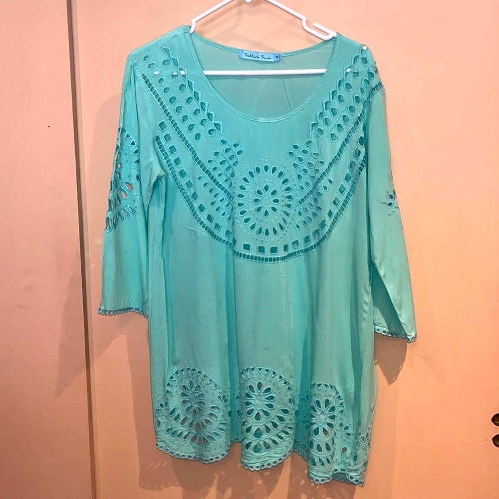 Solitaire Swim size medium 100% rayon ice blue tunic swim beach coverup